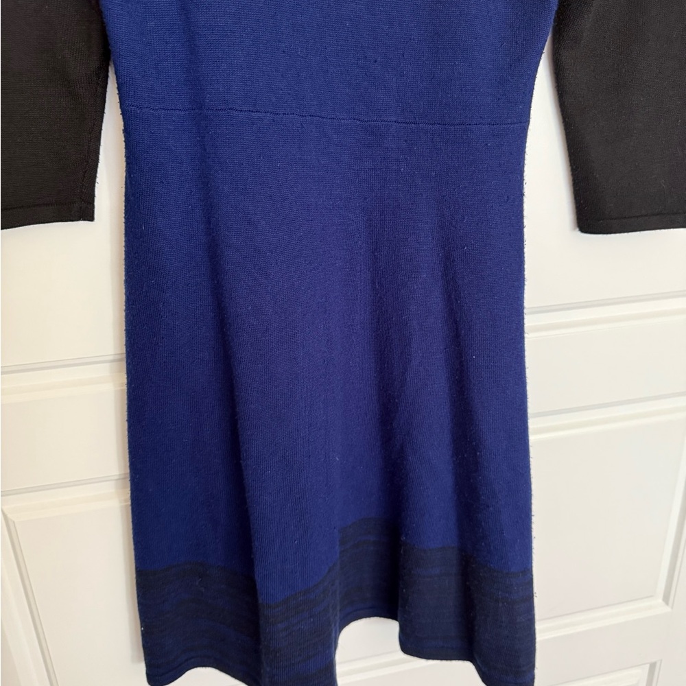 Neiman Marcus Black and Blue size small sweater dress - Picture 4 of 7